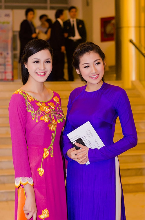 Tú anh hoàng anh thân thiết như chị em