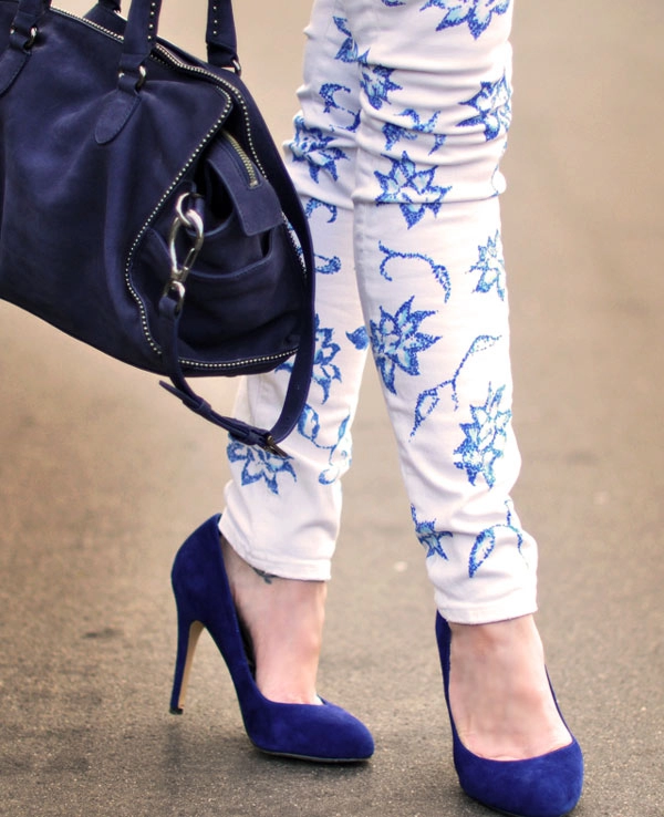 Tự chế quần jeans hoa sành điệu