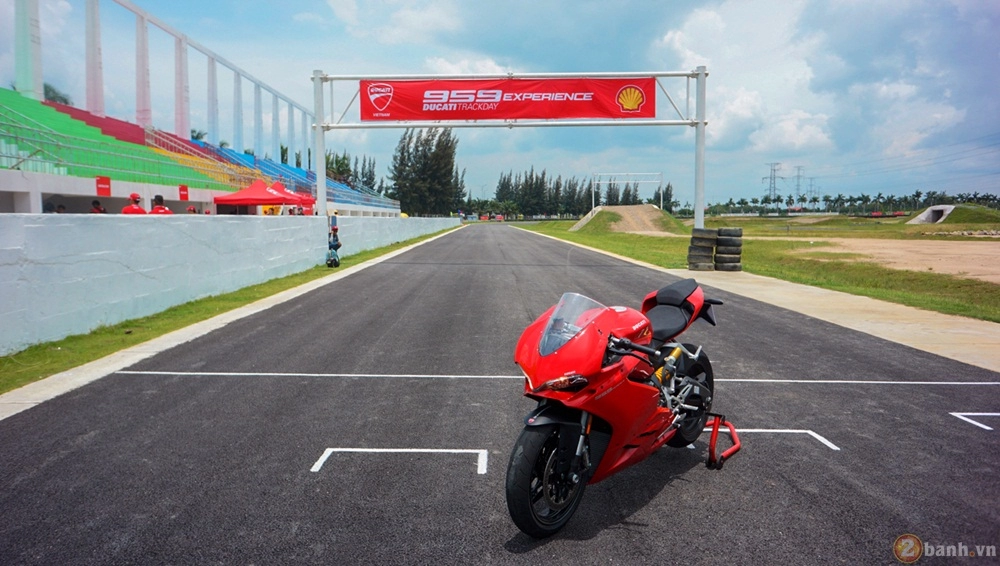 Tuyệt phẩm thương mại ducati 959 panigale gào thét trong ngày hội trackday của ducati việt nam