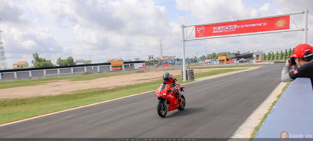 Tuyệt phẩm thương mại ducati 959 panigale gào thét trong ngày hội trackday của ducati việt nam