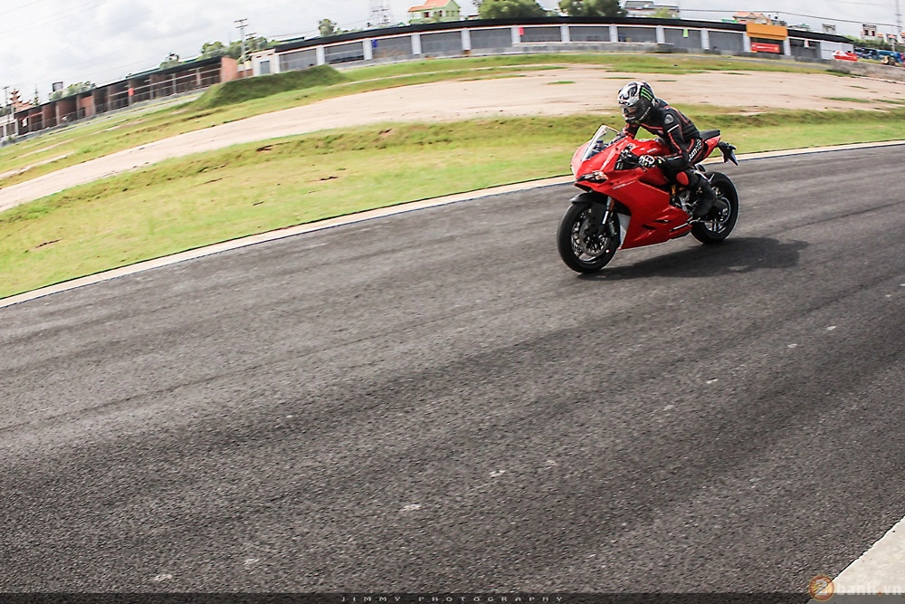 Tuyệt phẩm thương mại ducati 959 panigale gào thét trong ngày hội trackday của ducati việt nam