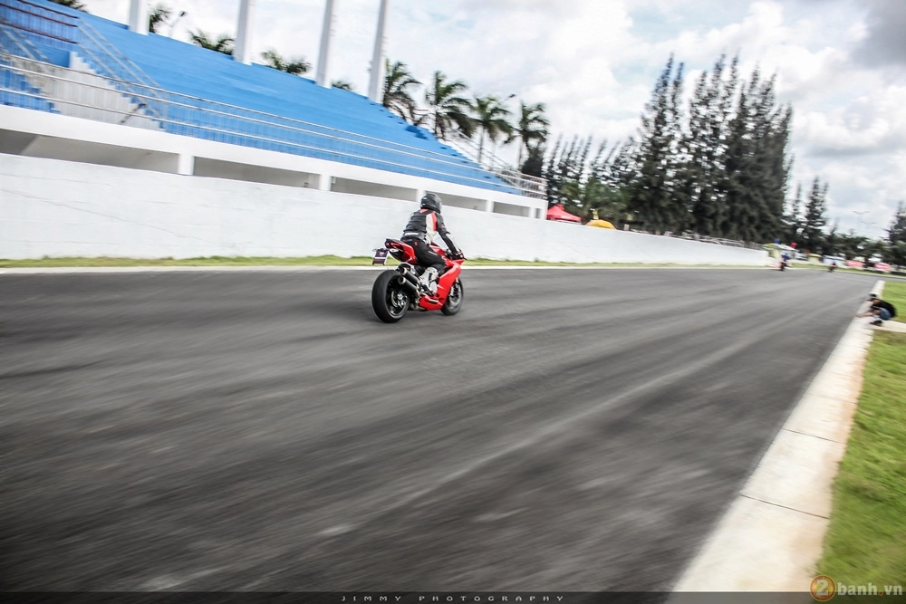 Tuyệt phẩm thương mại ducati 959 panigale gào thét trong ngày hội trackday của ducati việt nam