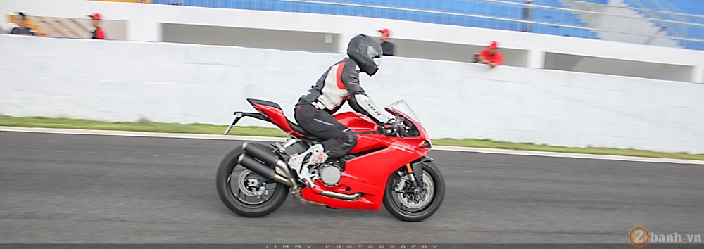 Tuyệt phẩm thương mại ducati 959 panigale gào thét trong ngày hội trackday của ducati việt nam