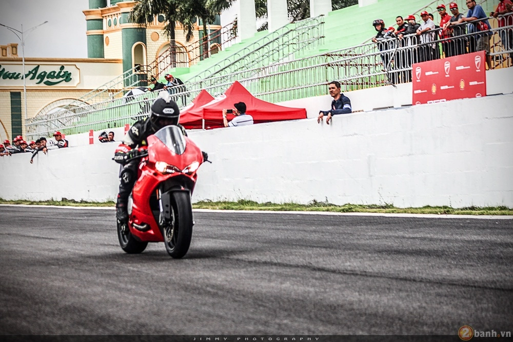 Tuyệt phẩm thương mại ducati 959 panigale gào thét trong ngày hội trackday của ducati việt nam