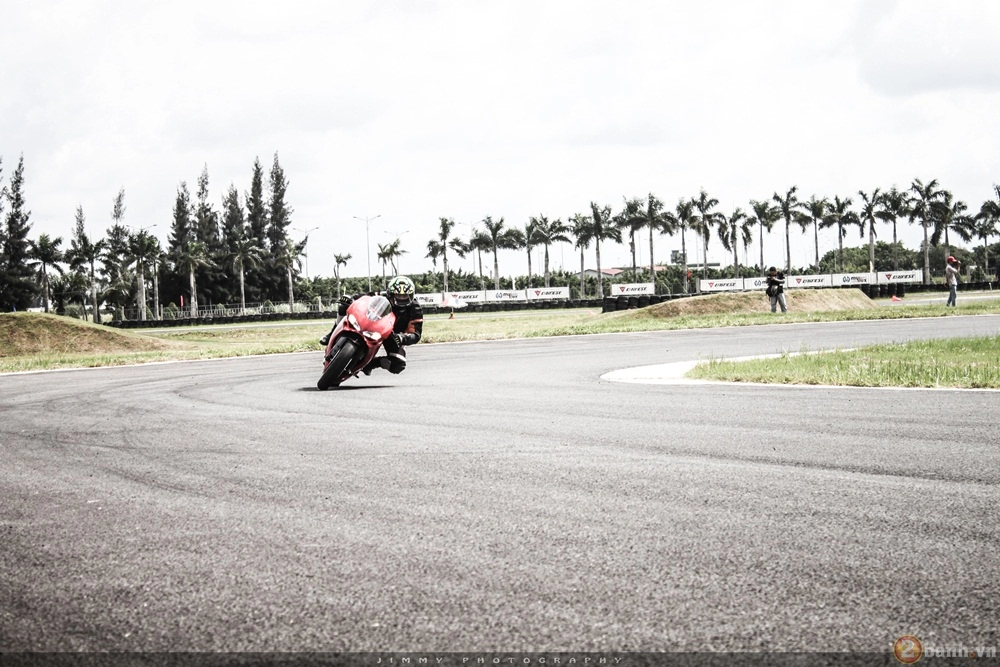 Tuyệt phẩm thương mại ducati 959 panigale gào thét trong ngày hội trackday của ducati việt nam