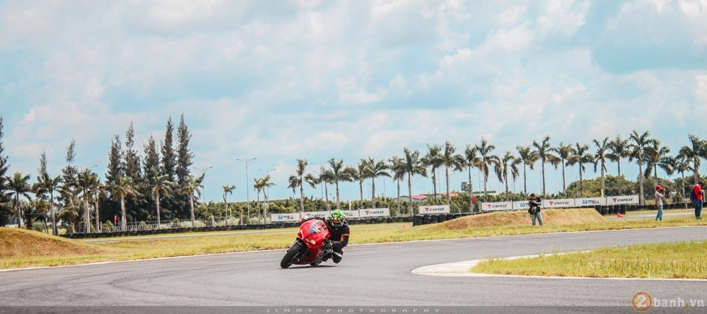 Tuyệt phẩm thương mại ducati 959 panigale gào thét trong ngày hội trackday của ducati việt nam