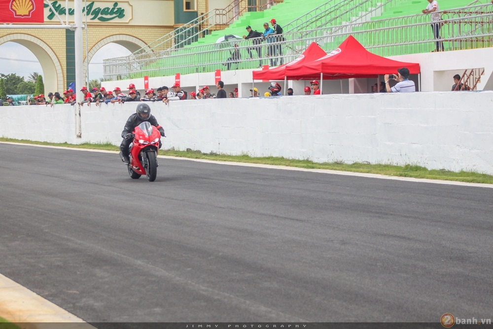 Tuyệt phẩm thương mại ducati 959 panigale gào thét trong ngày hội trackday của ducati việt nam