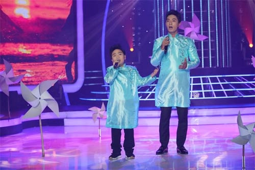 Tv show học trò đông nhi đăng quang thuyết phục thí sinh ra về vì xin đồ ăn của bạn