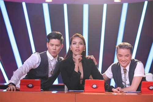 Tv show học trò đông nhi đăng quang thuyết phục thí sinh ra về vì xin đồ ăn của bạn