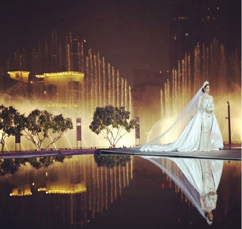 Tỷ phú dubai chịu chơi tặng váy cưới đính 24000 viên kim cương cho vợ