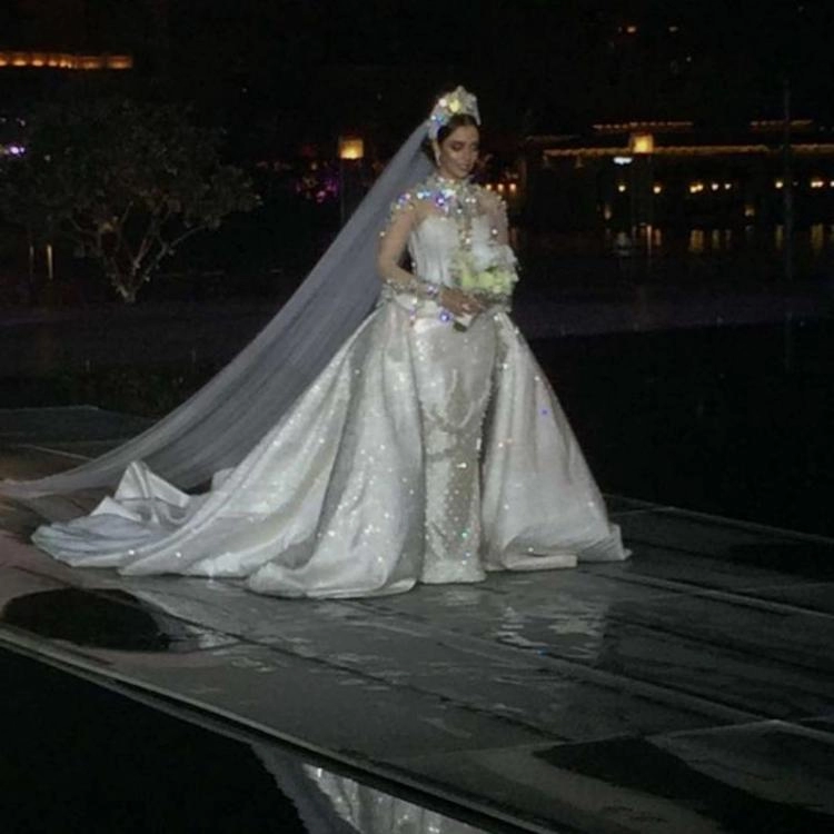 Tỷ phú dubai chịu chơi tặng váy cưới đính 24000 viên kim cương cho vợ