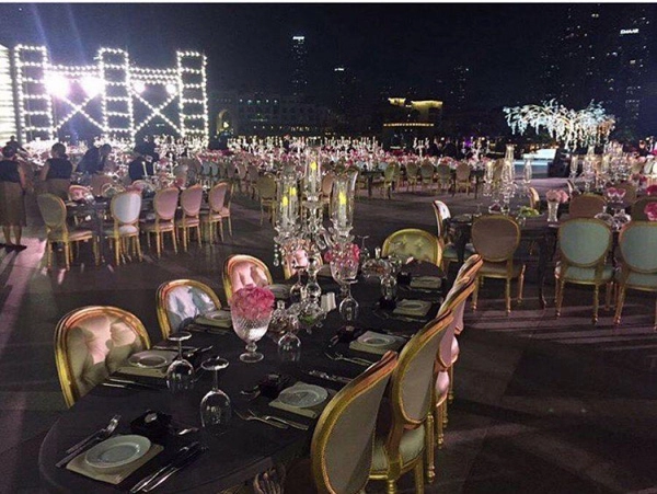 Tỷ phú dubai chịu chơi tặng váy cưới đính 24000 viên kim cương cho vợ