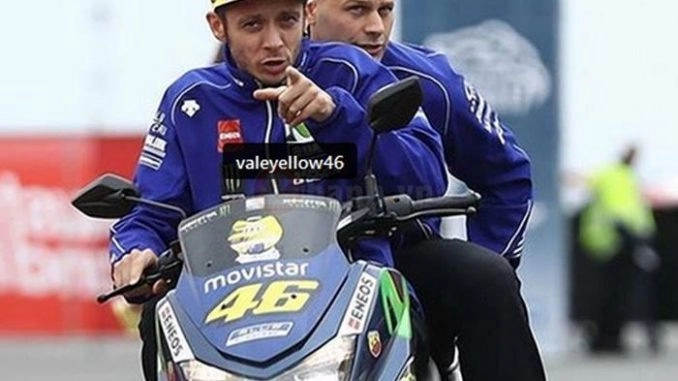 Valentino rossi sử dụng yamaha nmax 155 trên đường đua ở úc