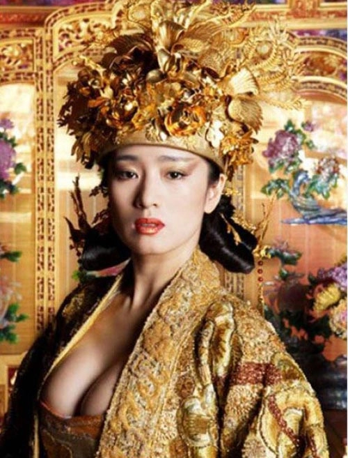 Váy áo phim cổ trang quá khêu gợi