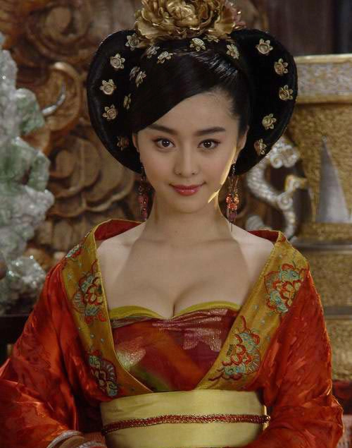 Váy áo phim cổ trang quá khêu gợi