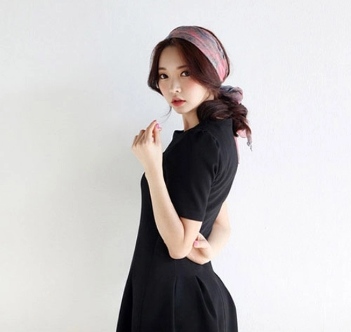 Váy đen chưa bao giờ thôi cuốn hút