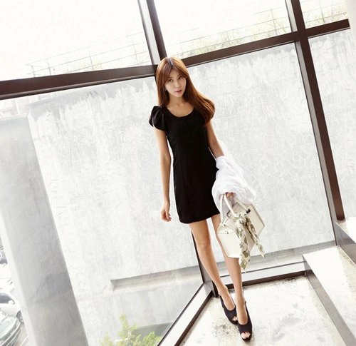 Váy đen chưa bao giờ thôi cuốn hút