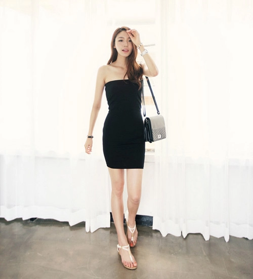 Váy đen chưa bao giờ thôi cuốn hút