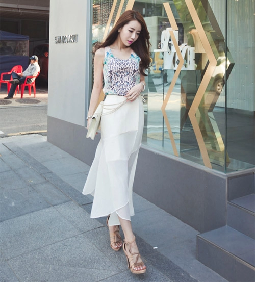 Váy midi và 7 ngày quyến rũ