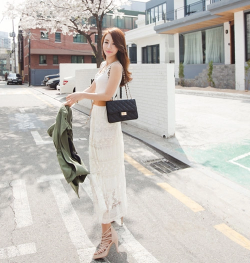 Váy midi và 7 ngày quyến rũ