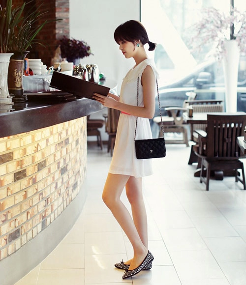 Váy trắng tinh khôi đánh tan nắng hè