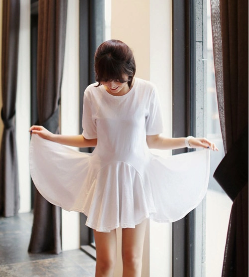 Váy trắng tinh khôi đánh tan nắng hè
