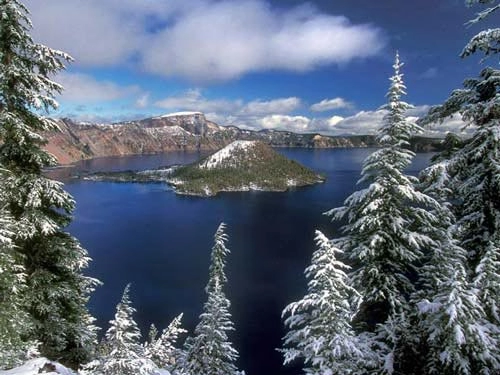 Vẻ đẹp huyền bí của công viên crater lake