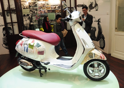  vespa primavera vẽ tranh siêu thực 