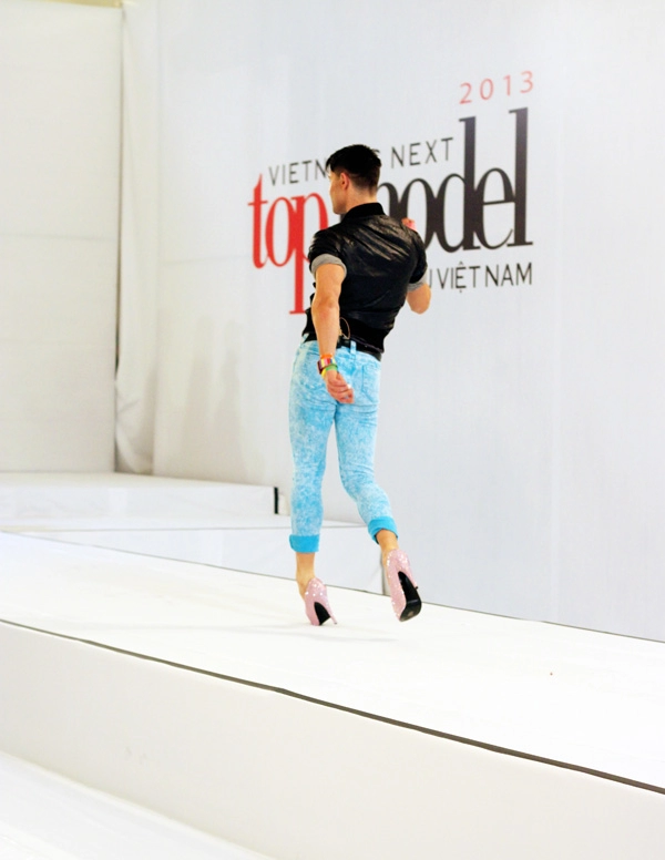 Vietnams next top model có đất cho gay