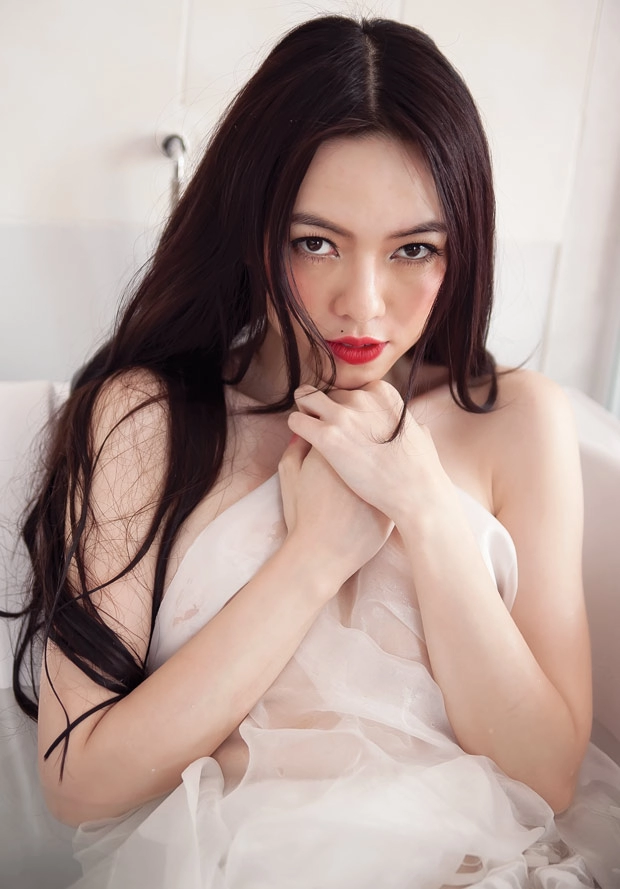 Vũ hoàng điệp bán nude trắng ngần
