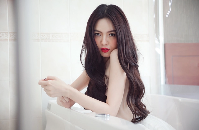 Vũ hoàng điệp bán nude trắng ngần