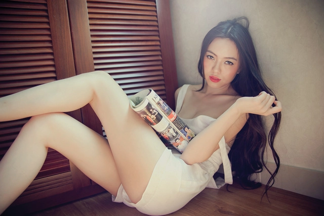 Vũ hoàng điệp bán nude trắng ngần