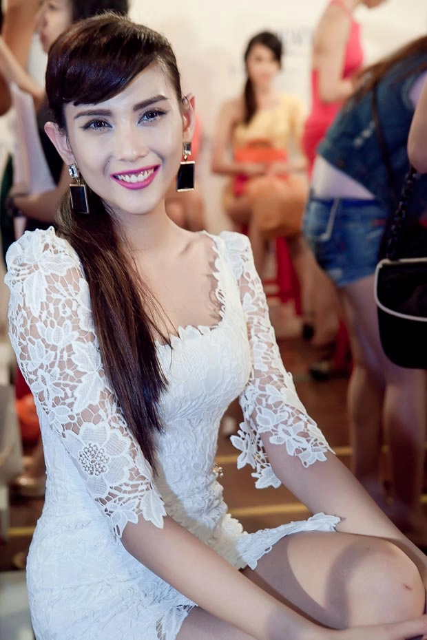 Vũ thu phương phô trương vòng ngực đầy