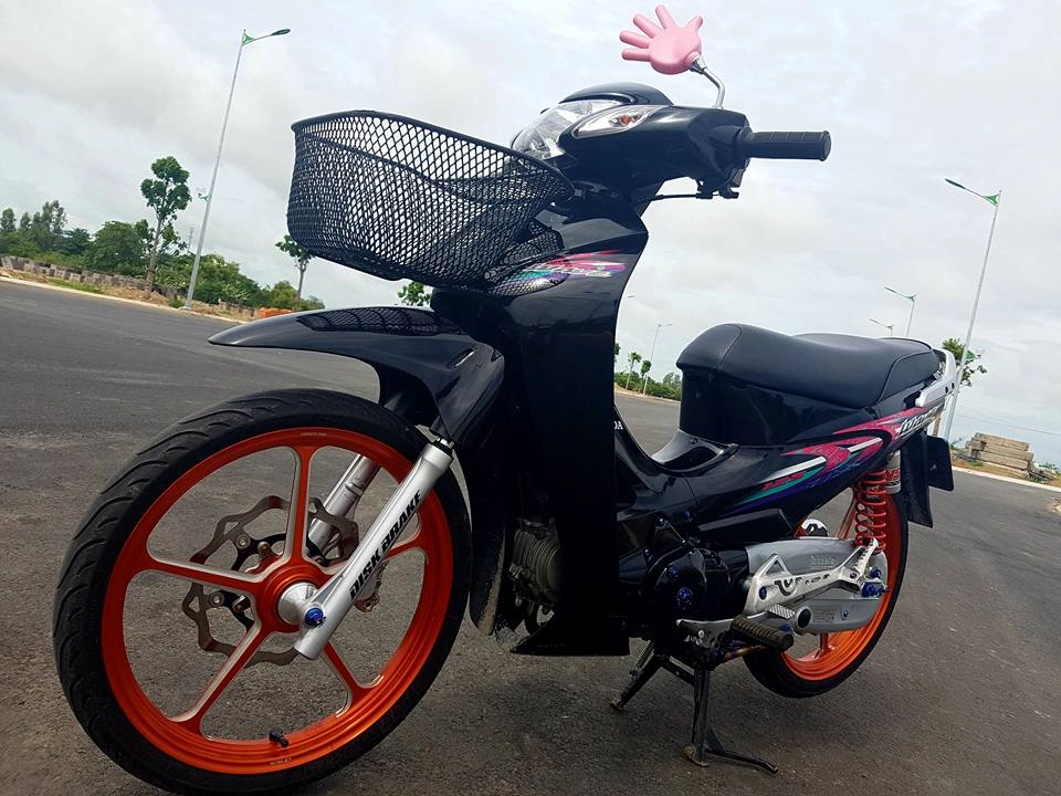 Wave 125 độ dàn chân với những trang sức hơi bị chuẩn