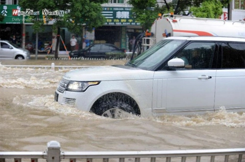  xe siêu sang ngập nước ở trung quốc 