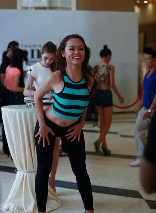 Xem thí sinh next top model khoe eo