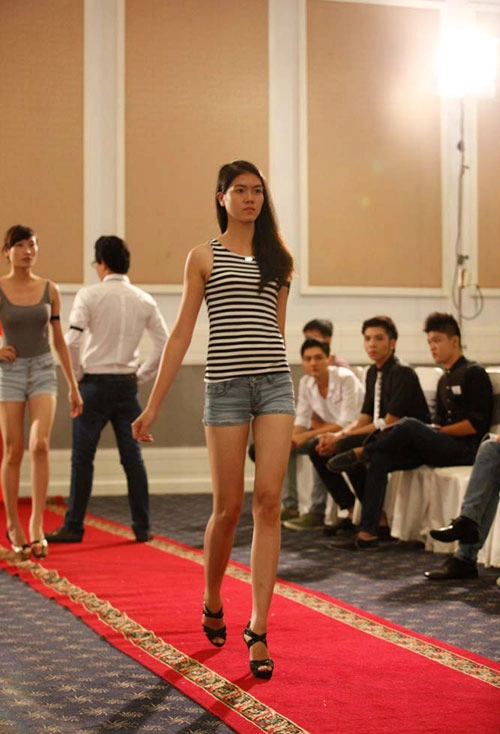 Xem thí sinh next top model khoe eo