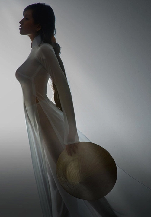 Xin người đẹp đừng bào mòn áo dài