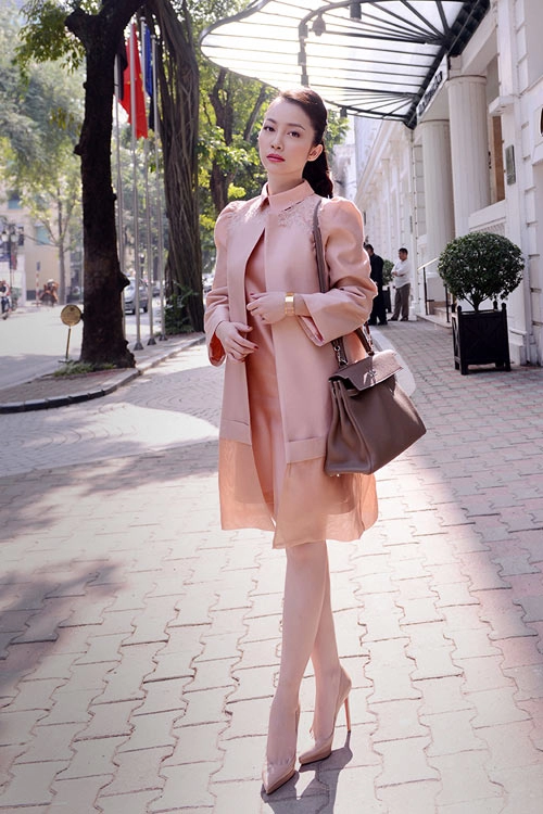 Xuống phố đầu đông sang chảnh như linh nga