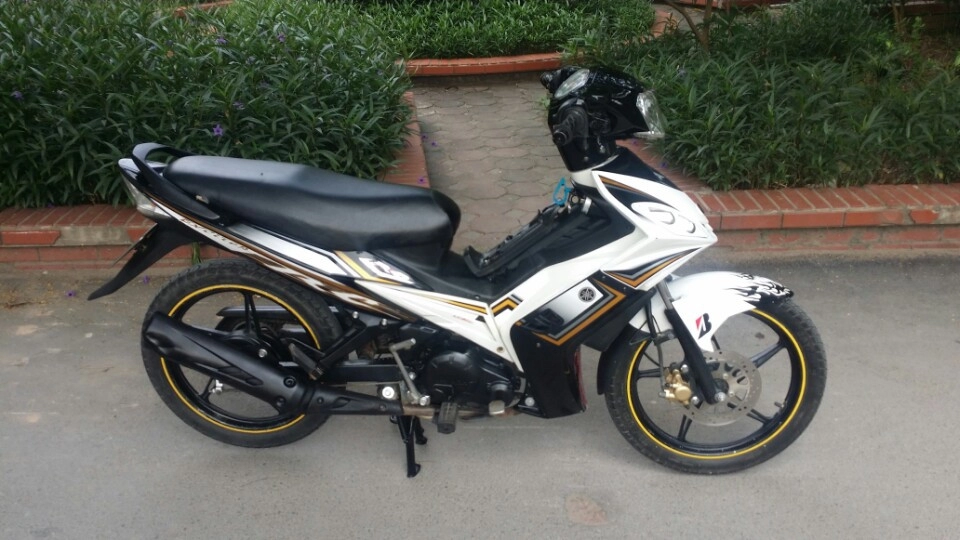 Yamaha exciter 135cc màu trắng đen 2011 biển 30z7-3482