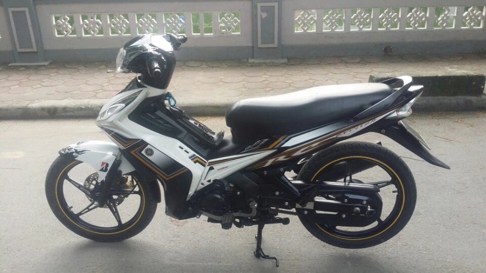 Yamaha exciter 135cc màu trắng đen 2011 biển 30z7-3482