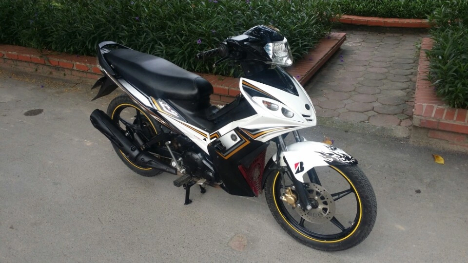 Yamaha exciter 135cc màu trắng đen 2011 biển 30z7-3482