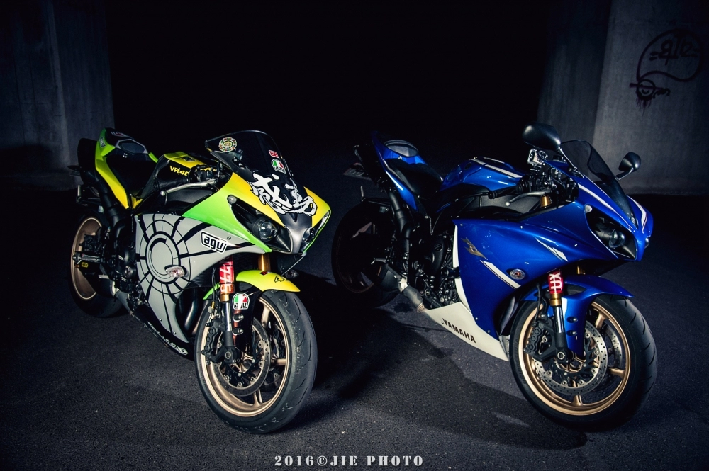 Yamaha r1 mắt cú rít ga ào ào trên sân đua