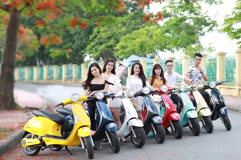 8 lý do phụ huynh mua xe máy điện vespa roma cho con