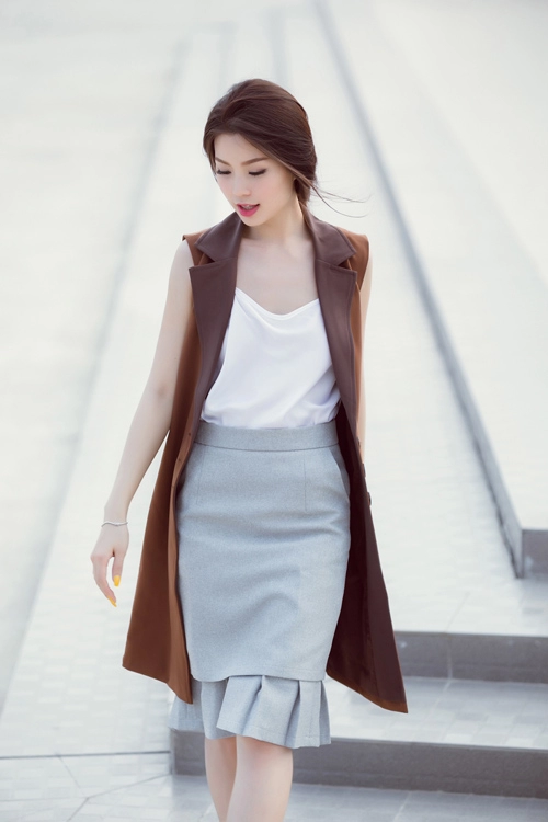 Á hậu diễm trang bất ngờ sexy với váy 2 dây