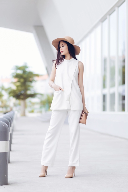 Á hậu diễm trang bất ngờ sexy với váy 2 dây