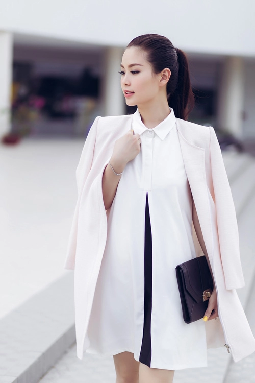 Á hậu diễm trang bất ngờ sexy với váy 2 dây