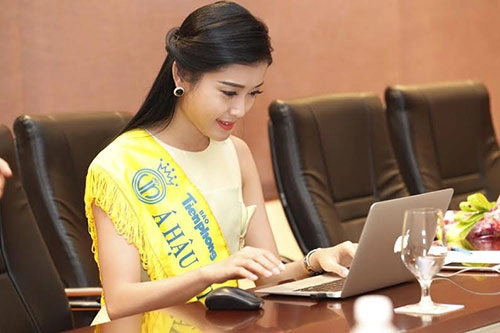 Á hậu huyền my bị triệu tập để xác minh ảnh nội y