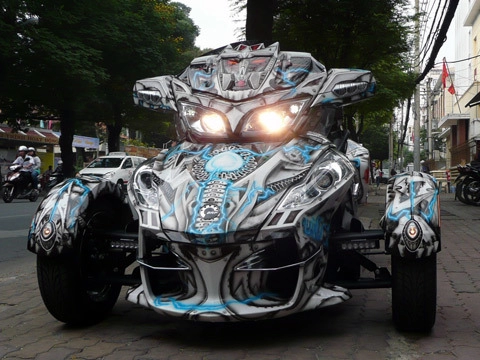  airbrush trên can-am spyder rt limited ở sài gòn 