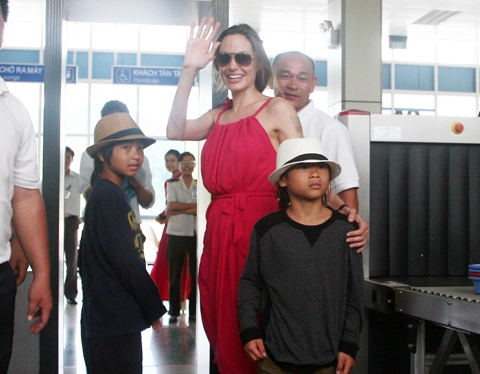 Angelina jolie đã không giữ lời hứa đưa pax thiên về việt nam